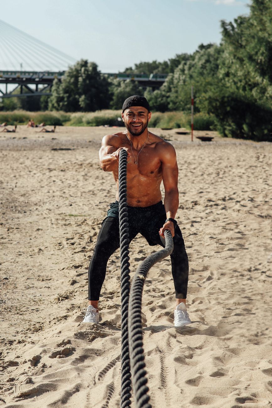 Treino funcional com cordas battle rope